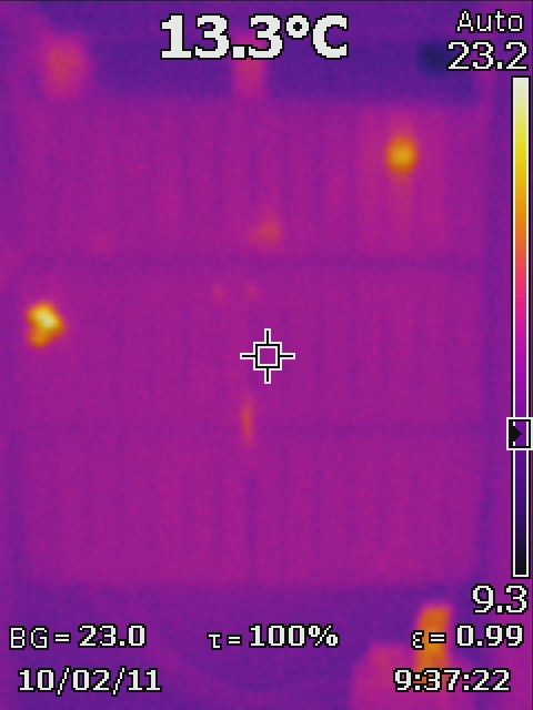 to vlevo je Raspberry pi3 + POE adaptér (bluetooth do BMS + DS18B20 logování teplot Aku)